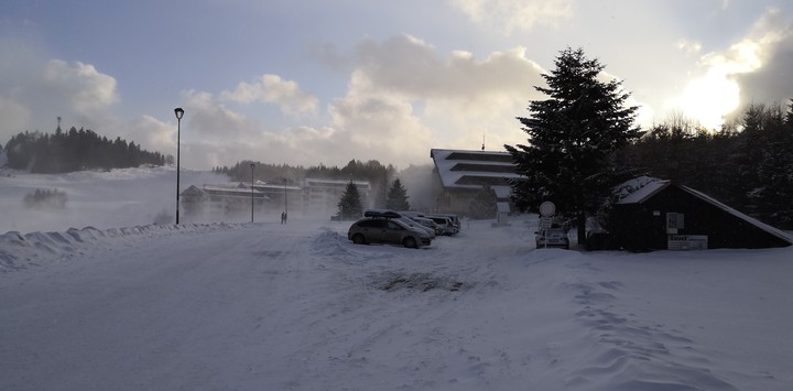 Winter, wind, snow