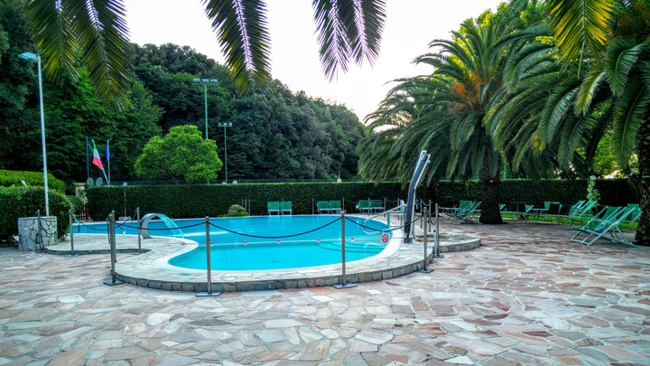 swimming pool