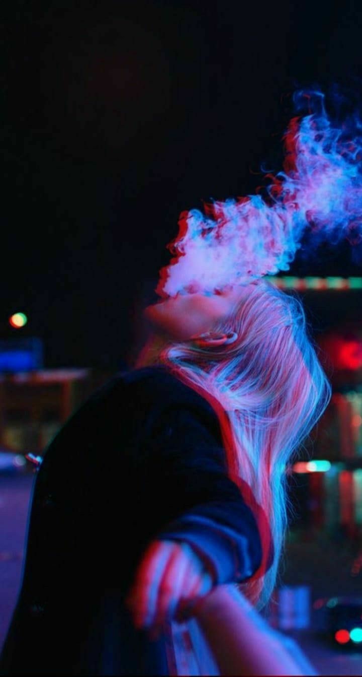 girls  smoke