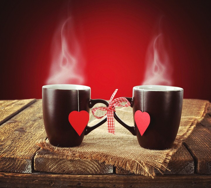 2 mugs of coffee 