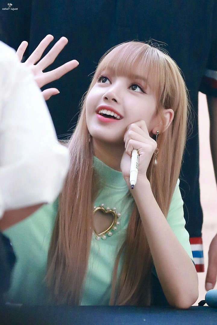 Blackpink-Lisa-2018