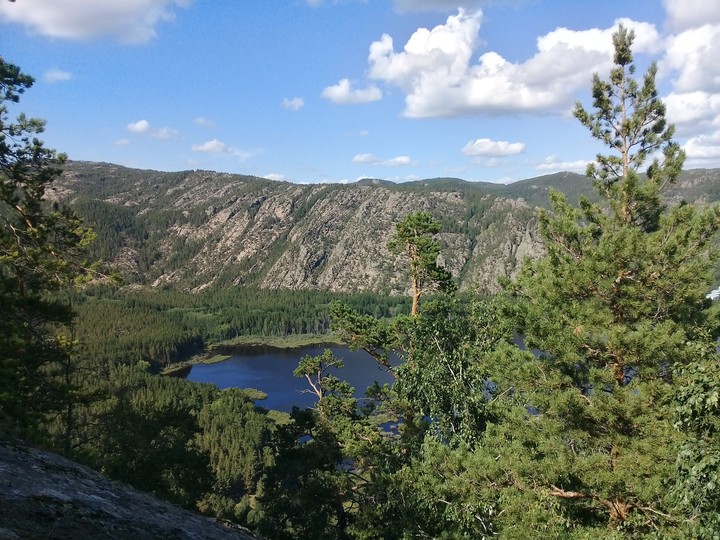 Красивое озеро