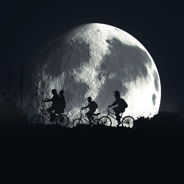 in bici al chiaro di luna