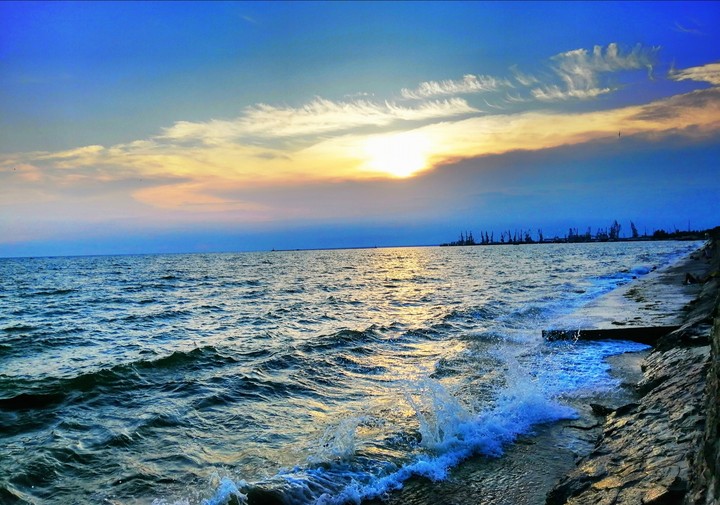 Закат у моря