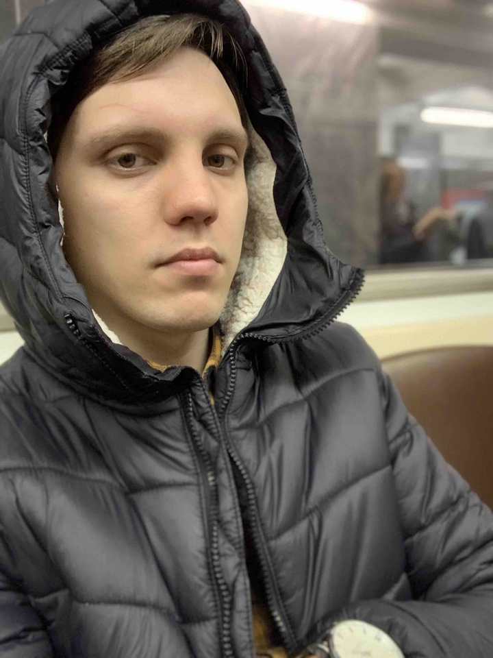 В метро
