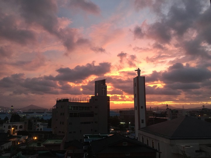 나의 집에서 바라본 교회.성당
