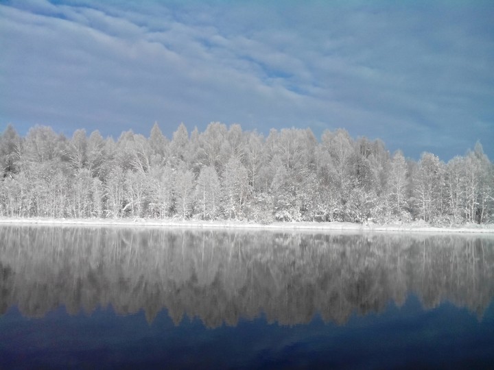 Река, нескованная льдом, в любой мороз свободна.