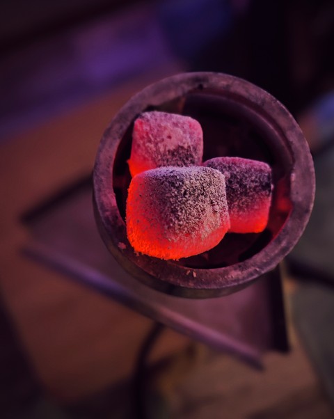 тапети hot, charcoal