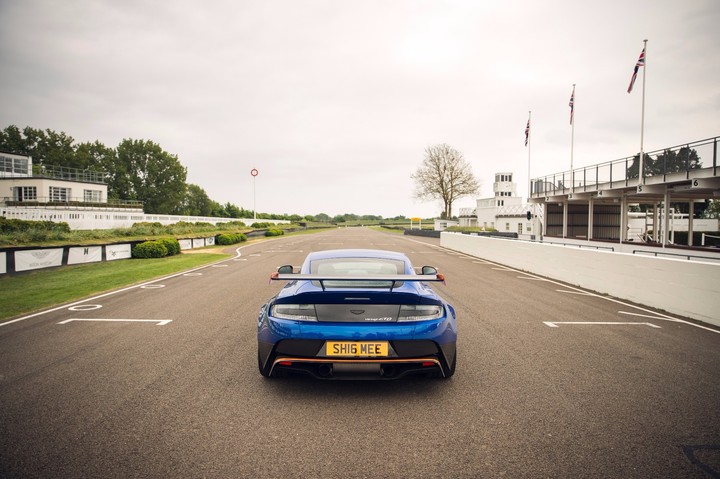Aston Martin Vantage GT8