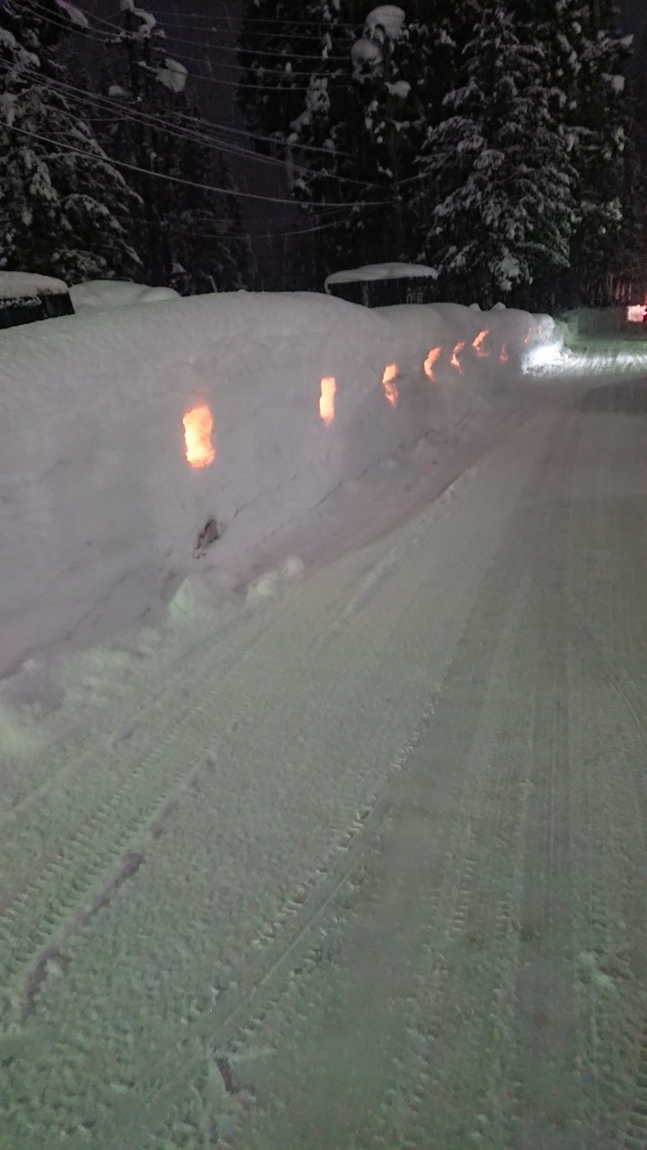 雪壁に灯り