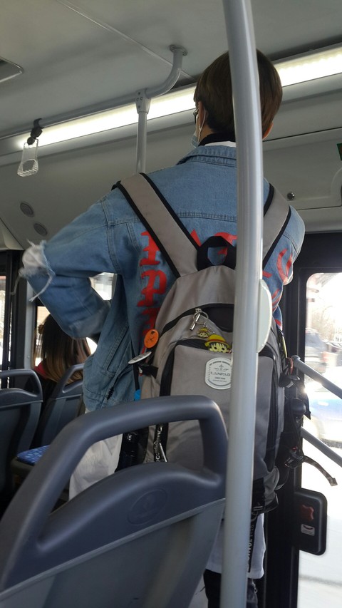 I think i saw a kpop idol in the bus