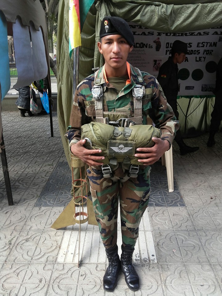 soldado paracaidista