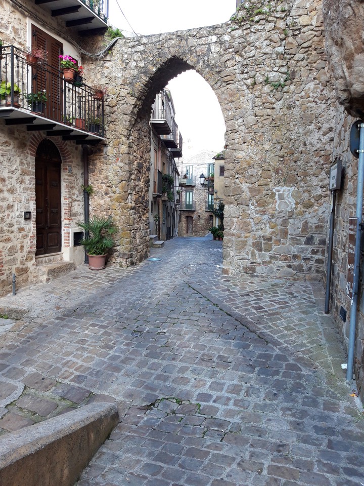Vicolo Pollina 1