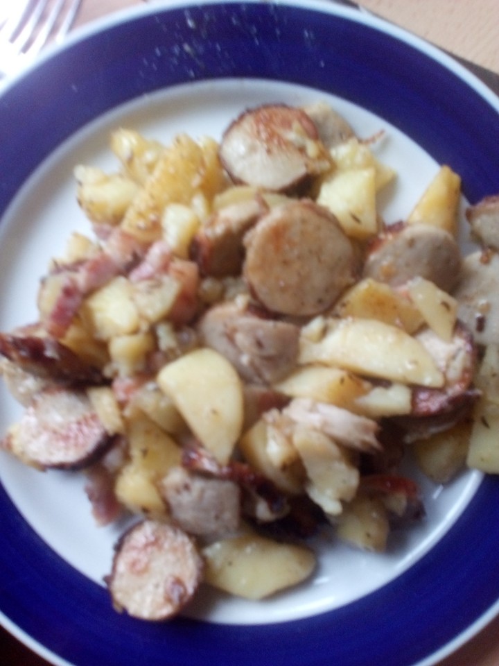 Patata.Brat kartoffeln mit Wurst.