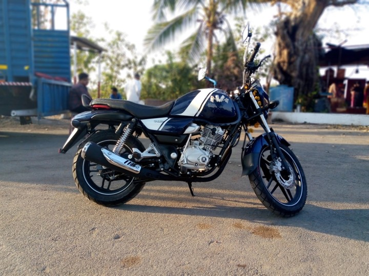 bajajv15