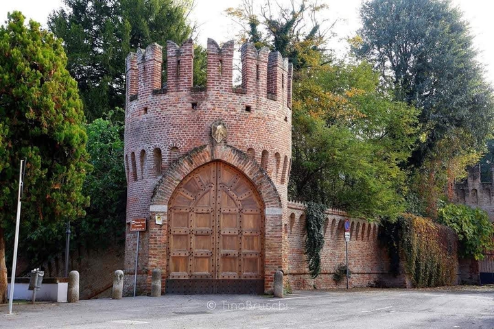 Parte di un castello  nel Lodigiano