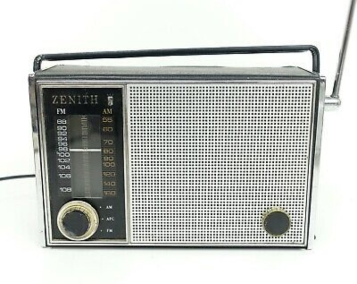 Radio Zenith 820C