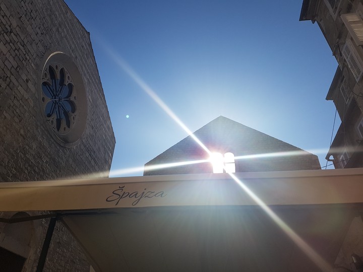 Sunny Time in Restaurant
