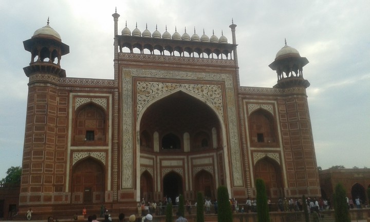 entrance gate of Taj Mahal