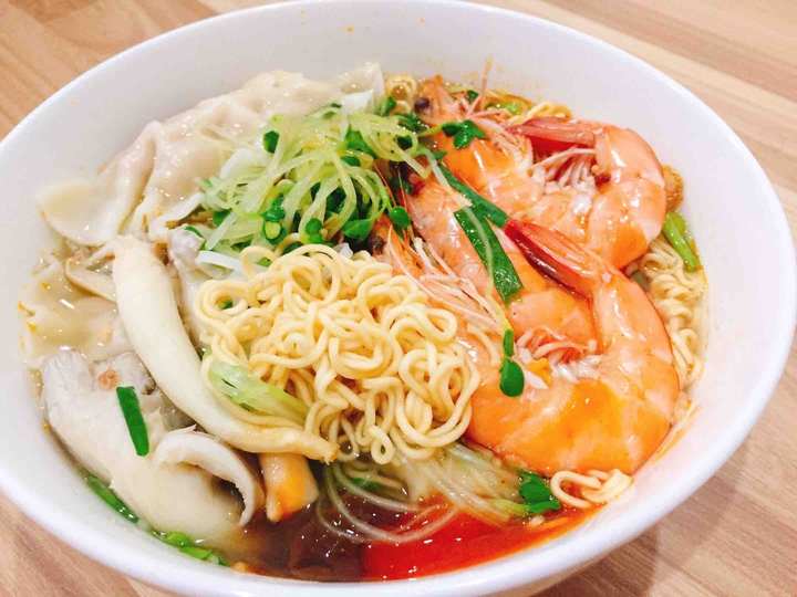 Shrimp noodle soup