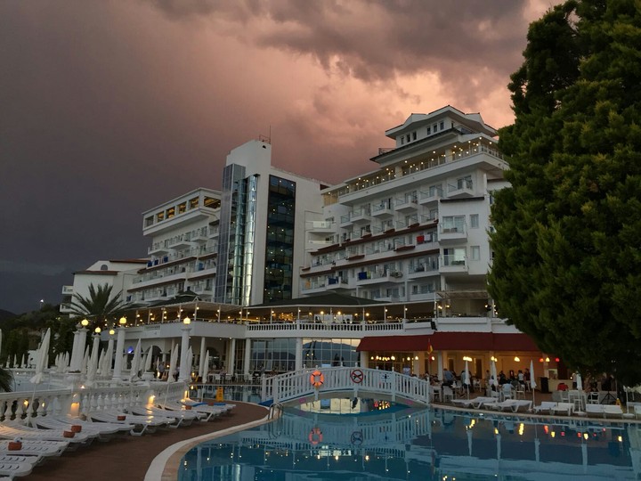 Rain Otel
