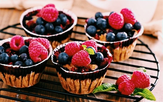 Raspberry cake