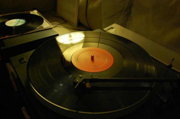Vinyl play