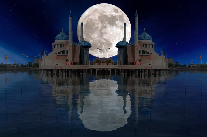 reflection of mosque amirul mukminin
