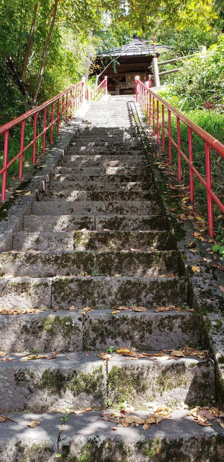 神社への階段