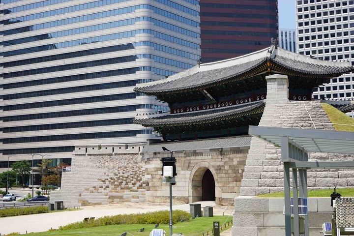 gate