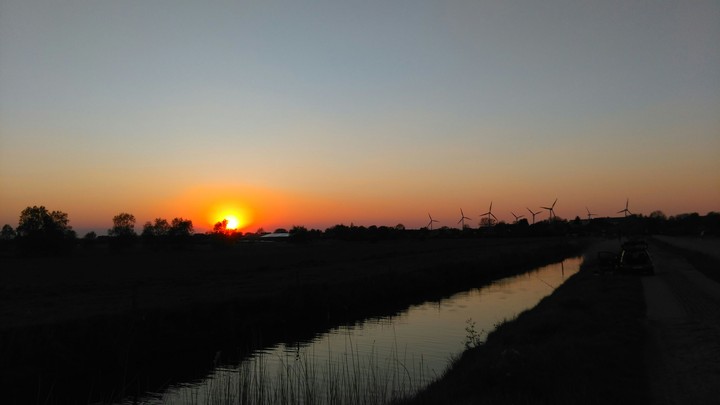 Sonnenuntergang am Wasser