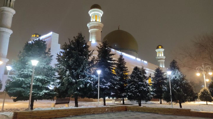 Мечеть в ранее зимнее утро.