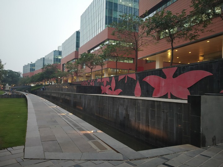 Curve Fountain Pathway