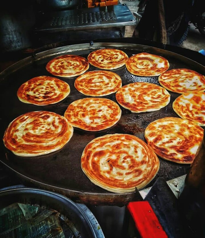 PAKISTANI FOOD..PARATHA?? YUMMY