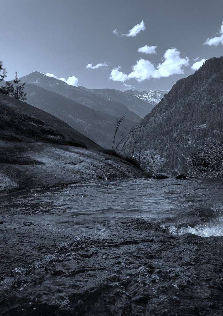 Manali (Himachal Pradesh )  Instagram -@instamusafirr