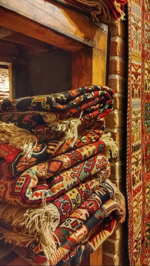 Sari, Carpet, Column