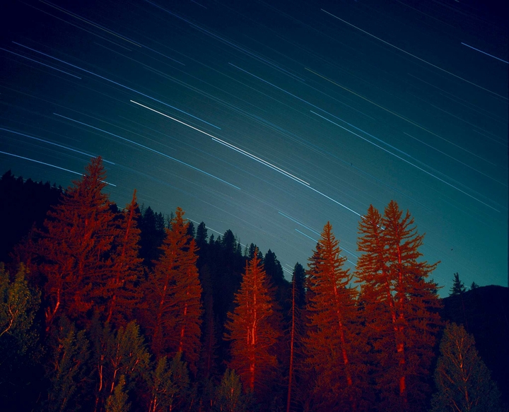 star trail during night time
