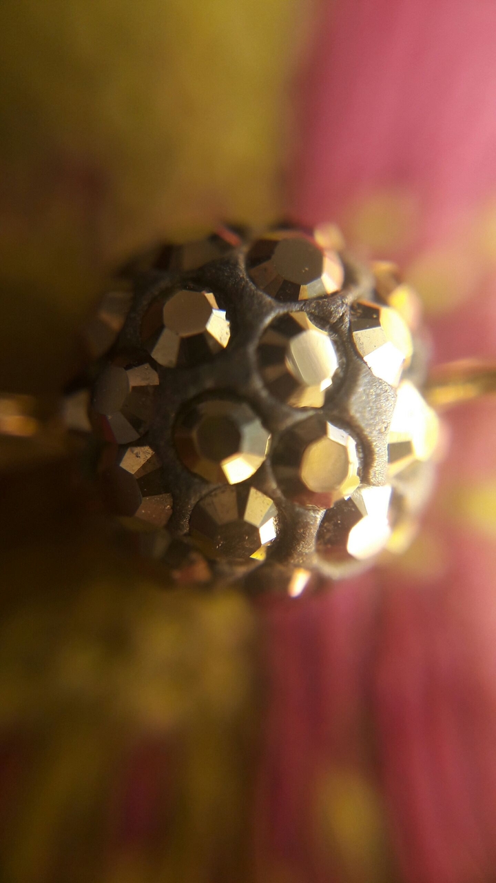 THAT's a clean macro shot of a swarovski bracelet.
