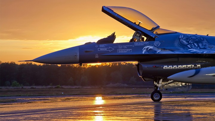 General Dynamics F-16