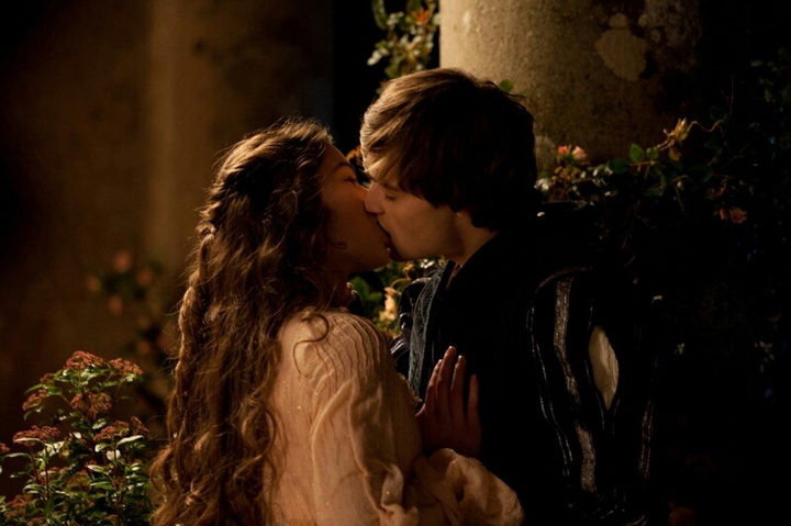 Romeo and Juliet kiss
