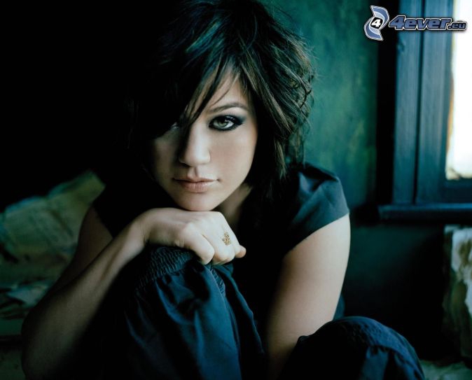 Kelly clarkson is back