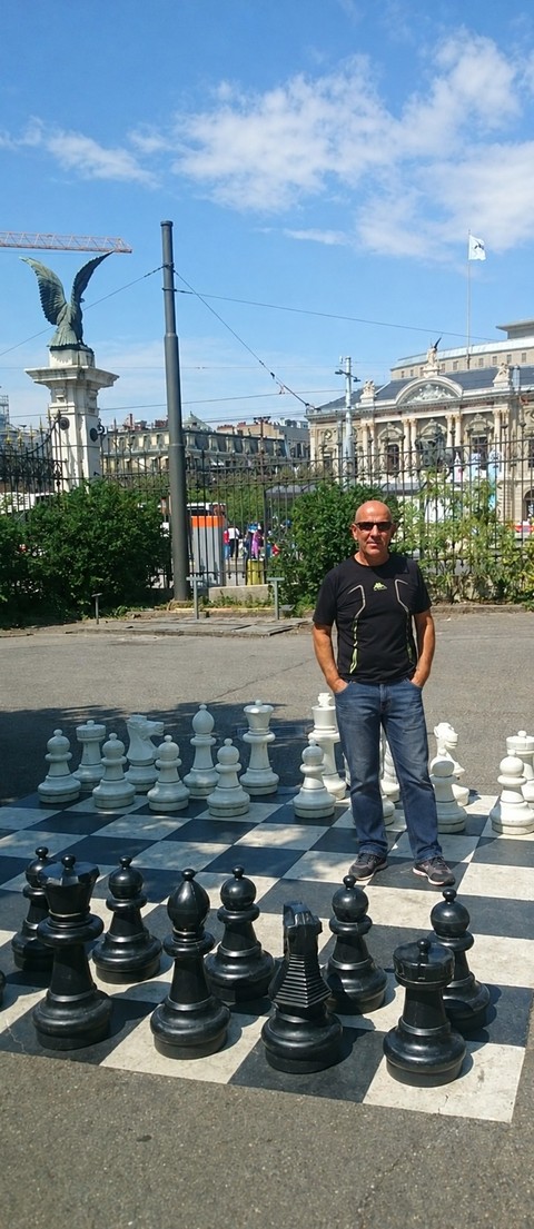 Let's play! (Geneva click/AI modified)