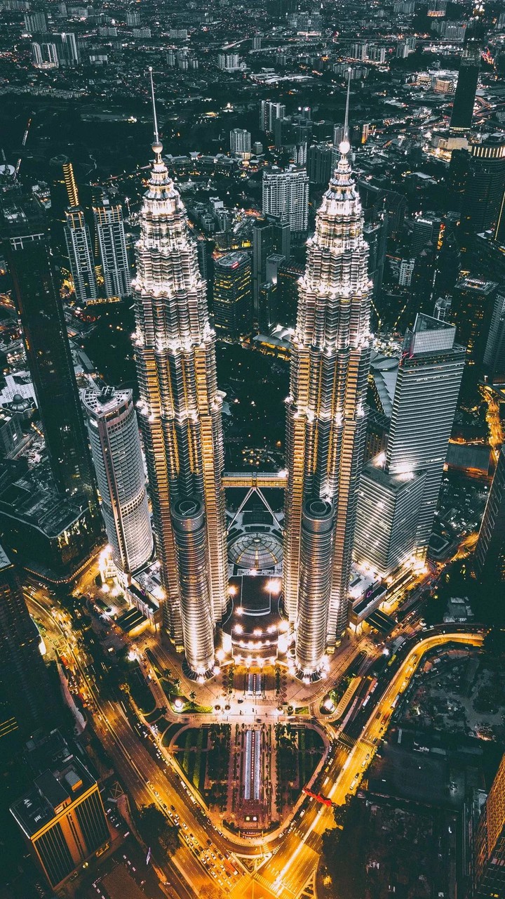 ،