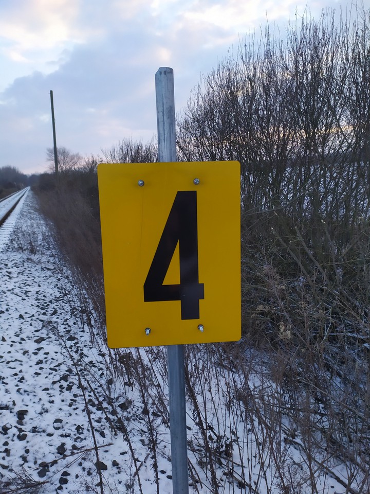 Lassúmenet eleje jelző (40 km/h)