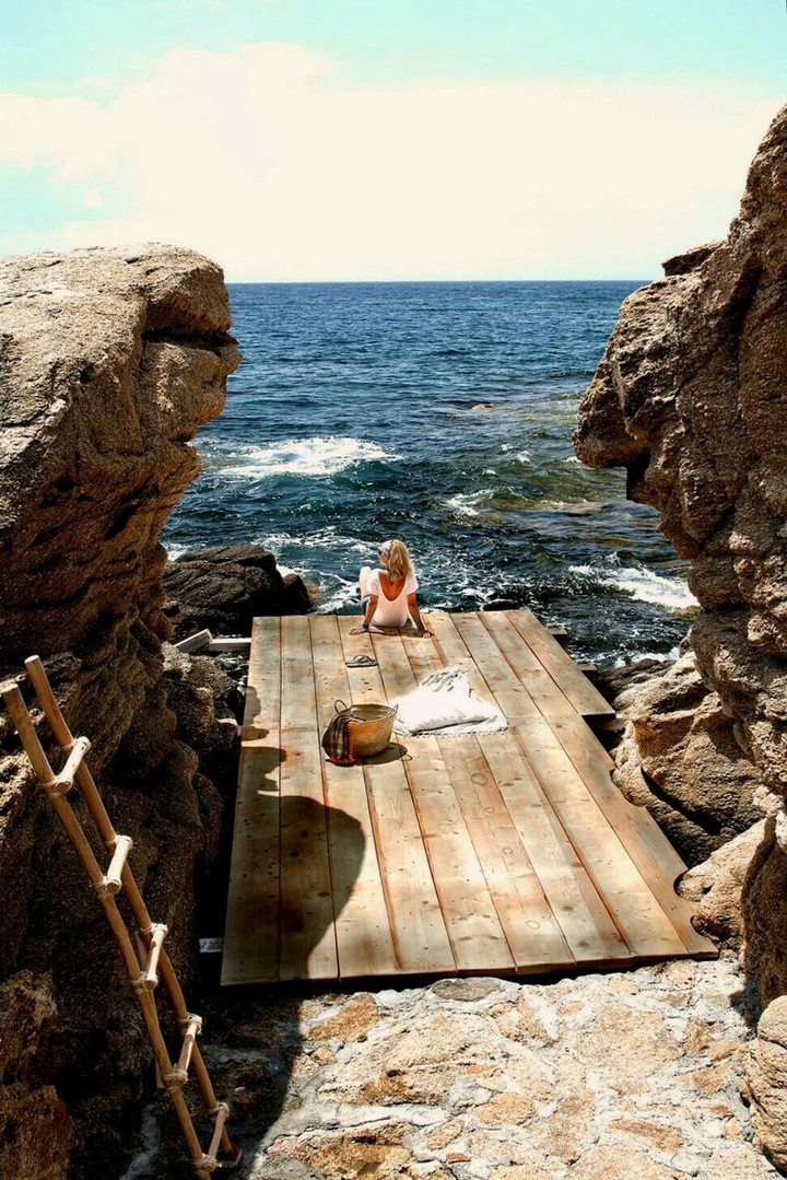 ROMANTIC CONTEMPLATION