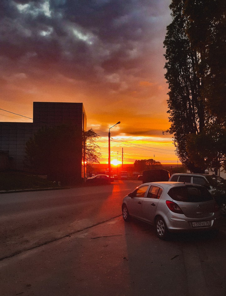 Закат на краю города