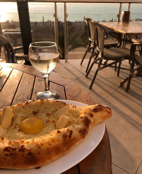 sfondi dish, flatbread