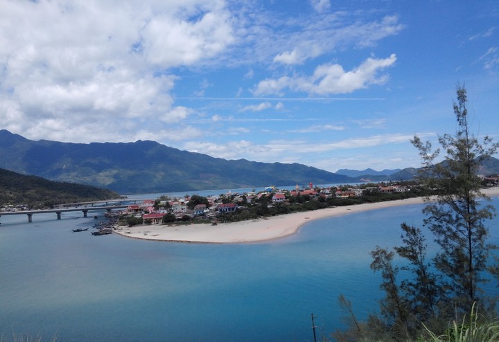 Vietnam , Lang Co Beach