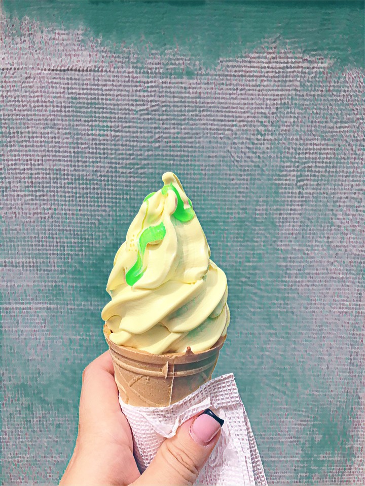 Lemon ice-cream
