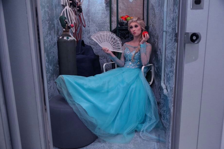 Queen elsa relax moment